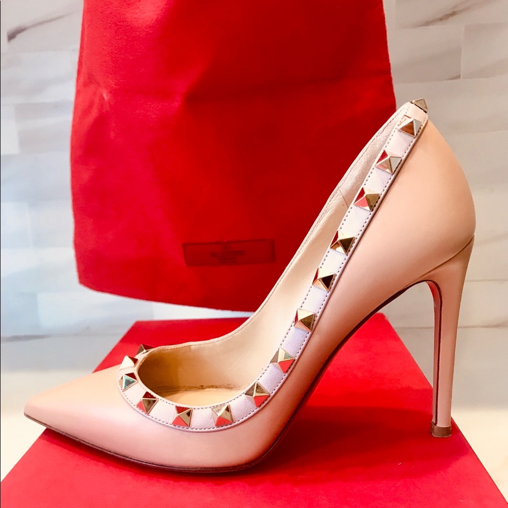 Valentino Garavani Shoes, Classic Rockstud Pumps.